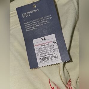 Cream Graphic T-Shirt XL, NWT!!!